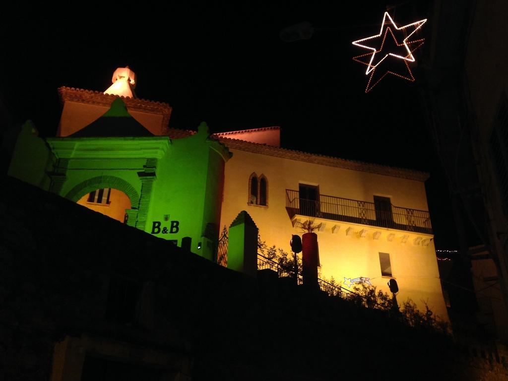Palazzo Madeo - Residenza D'Epoca Bed & Breakfast Crosia Exterior photo