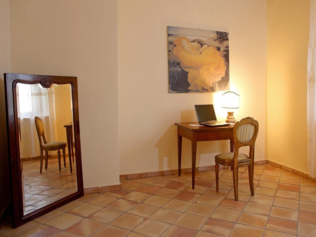 Palazzo Madeo - Residenza D'Epoca Bed & Breakfast Crosia Exterior photo