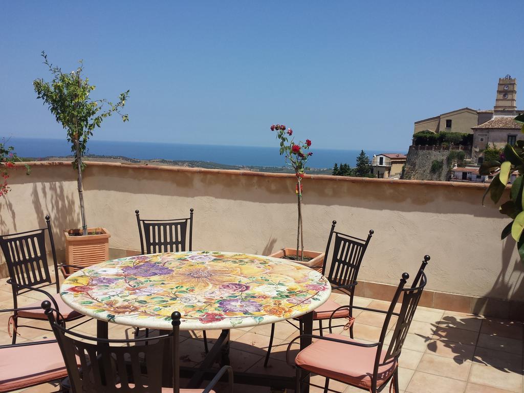 Palazzo Madeo - Residenza D'Epoca Bed & Breakfast Crosia Exterior photo