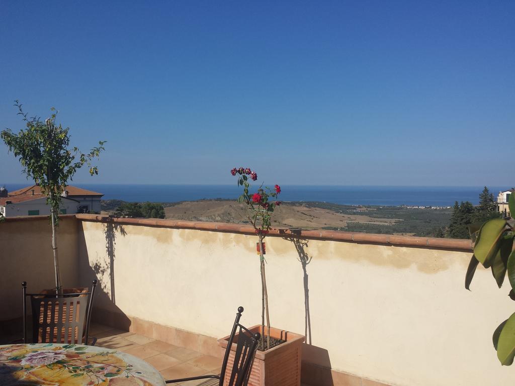 Palazzo Madeo - Residenza D'Epoca Bed & Breakfast Crosia Exterior photo