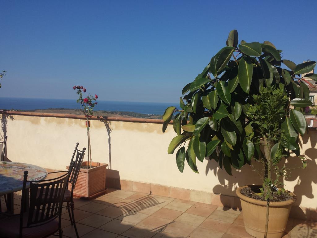 Palazzo Madeo - Residenza D'Epoca Bed & Breakfast Crosia Exterior photo