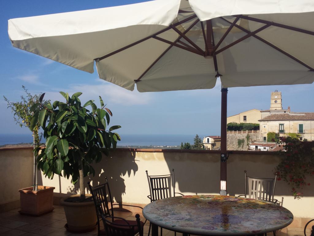 Palazzo Madeo - Residenza D'Epoca Bed & Breakfast Crosia Exterior photo