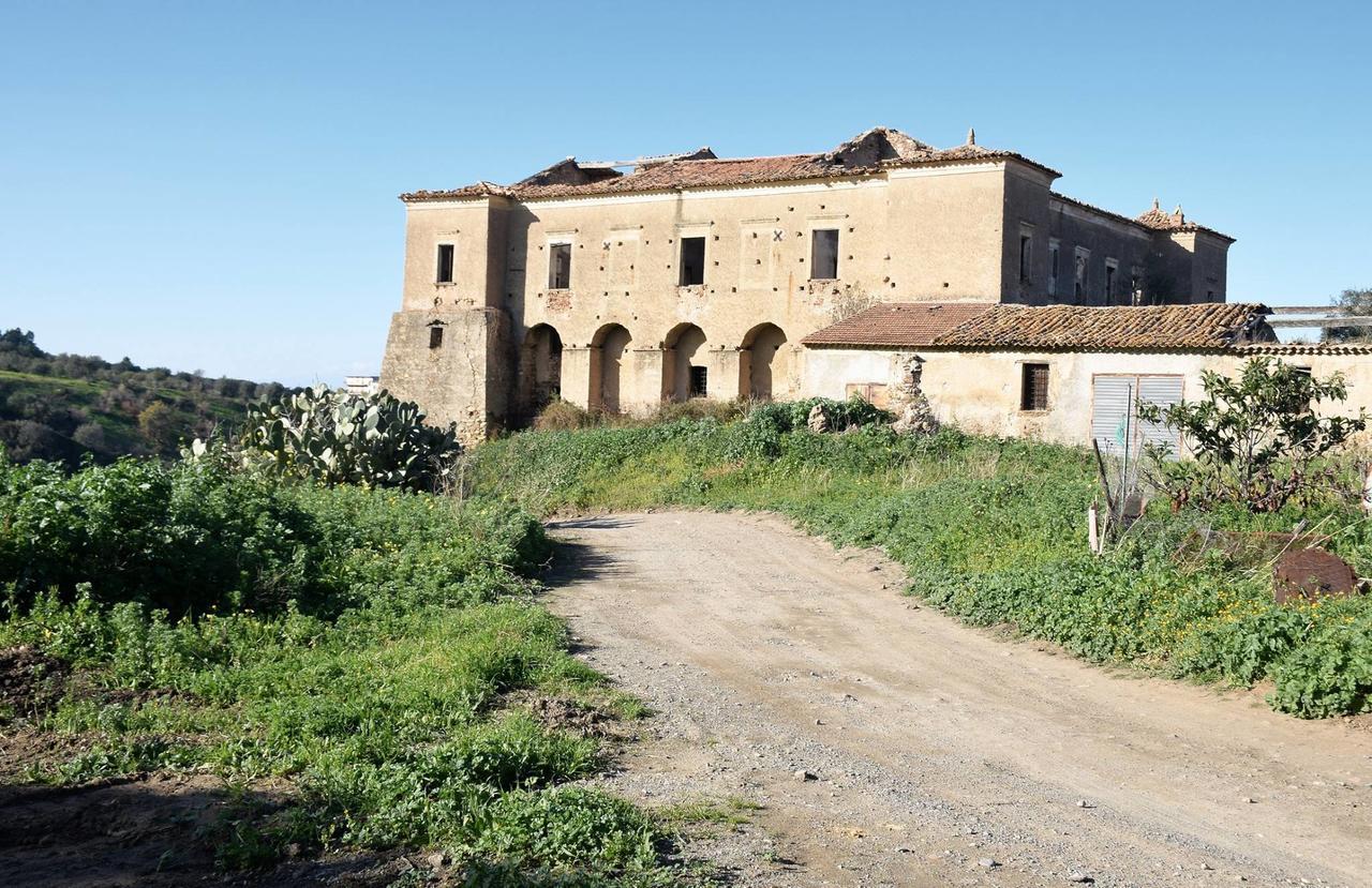 Palazzo Madeo - Residenza D'Epoca Bed & Breakfast Crosia Exterior photo